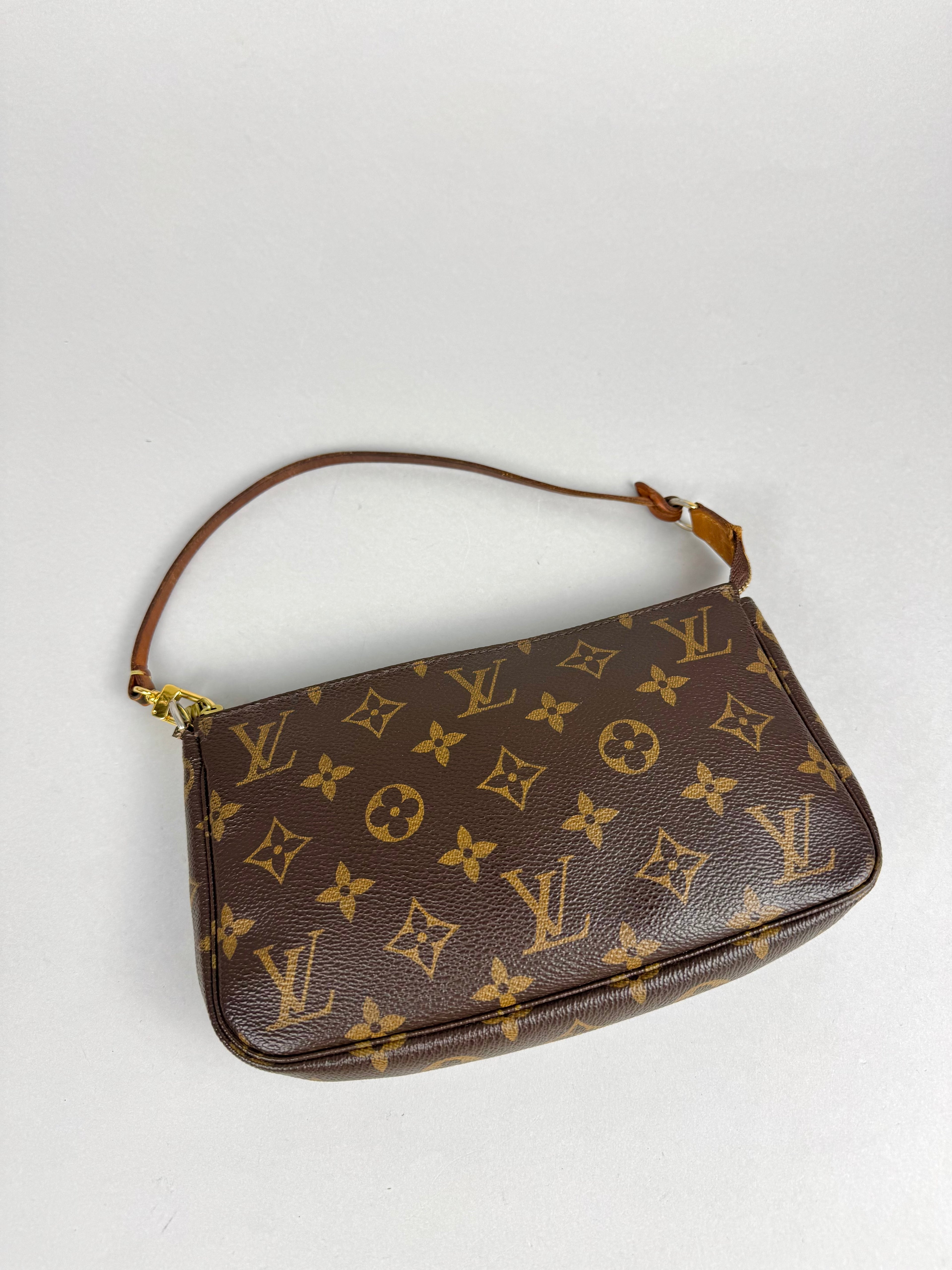 Louis Vuitton Pochette Monogram