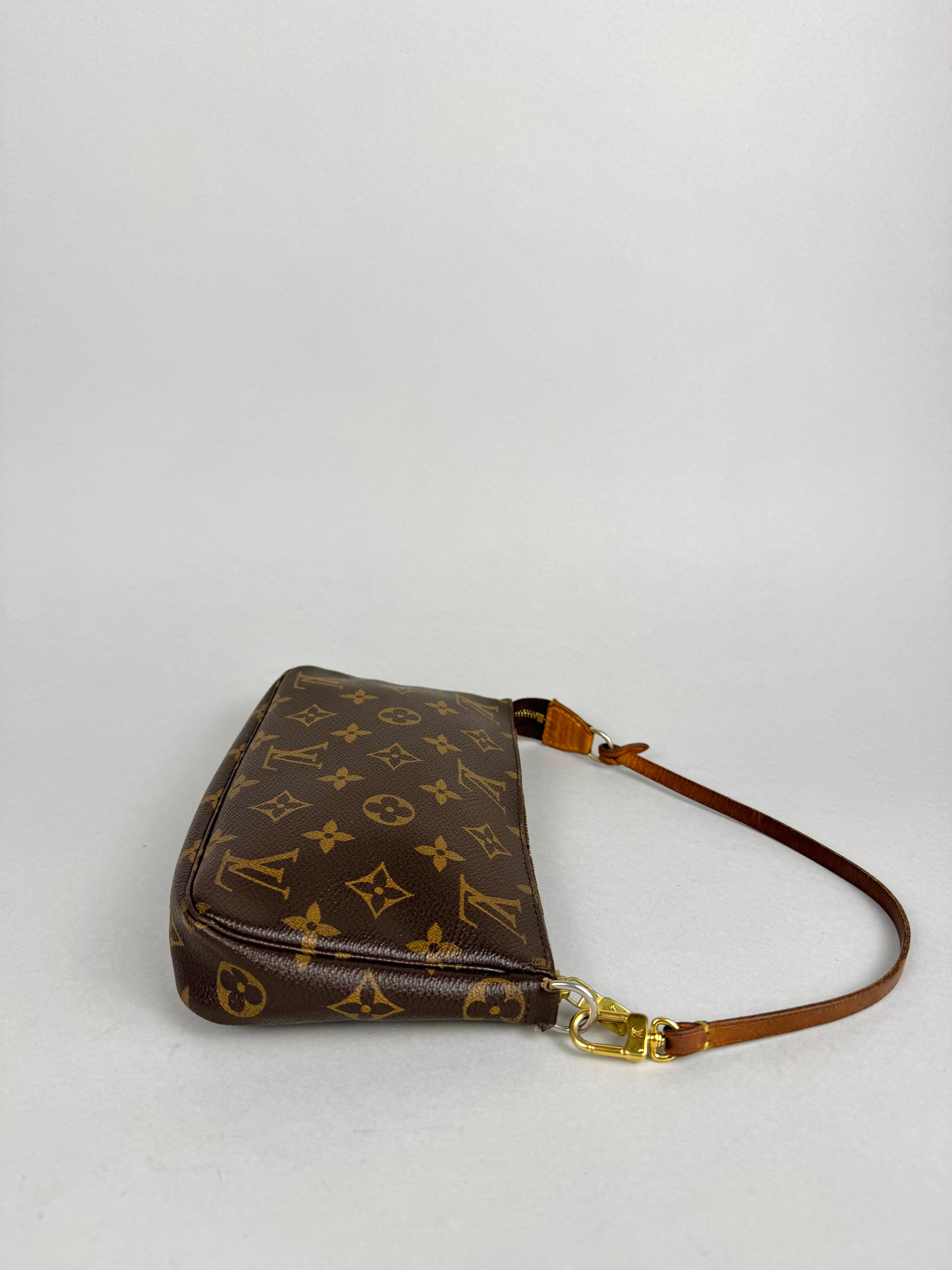 Louis Vuitton Pochette Monogram