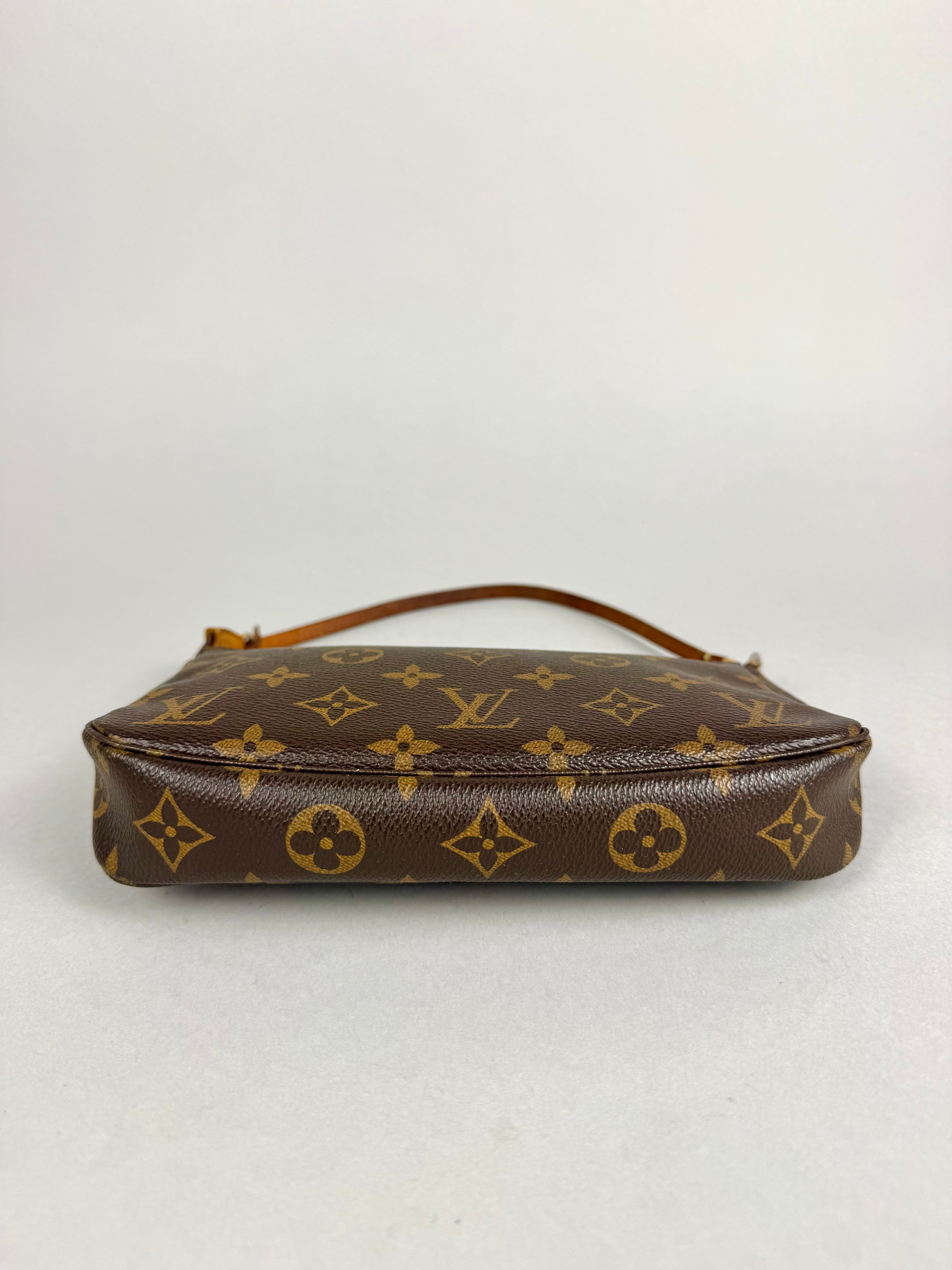 Louis Vuitton Pochette Monogram