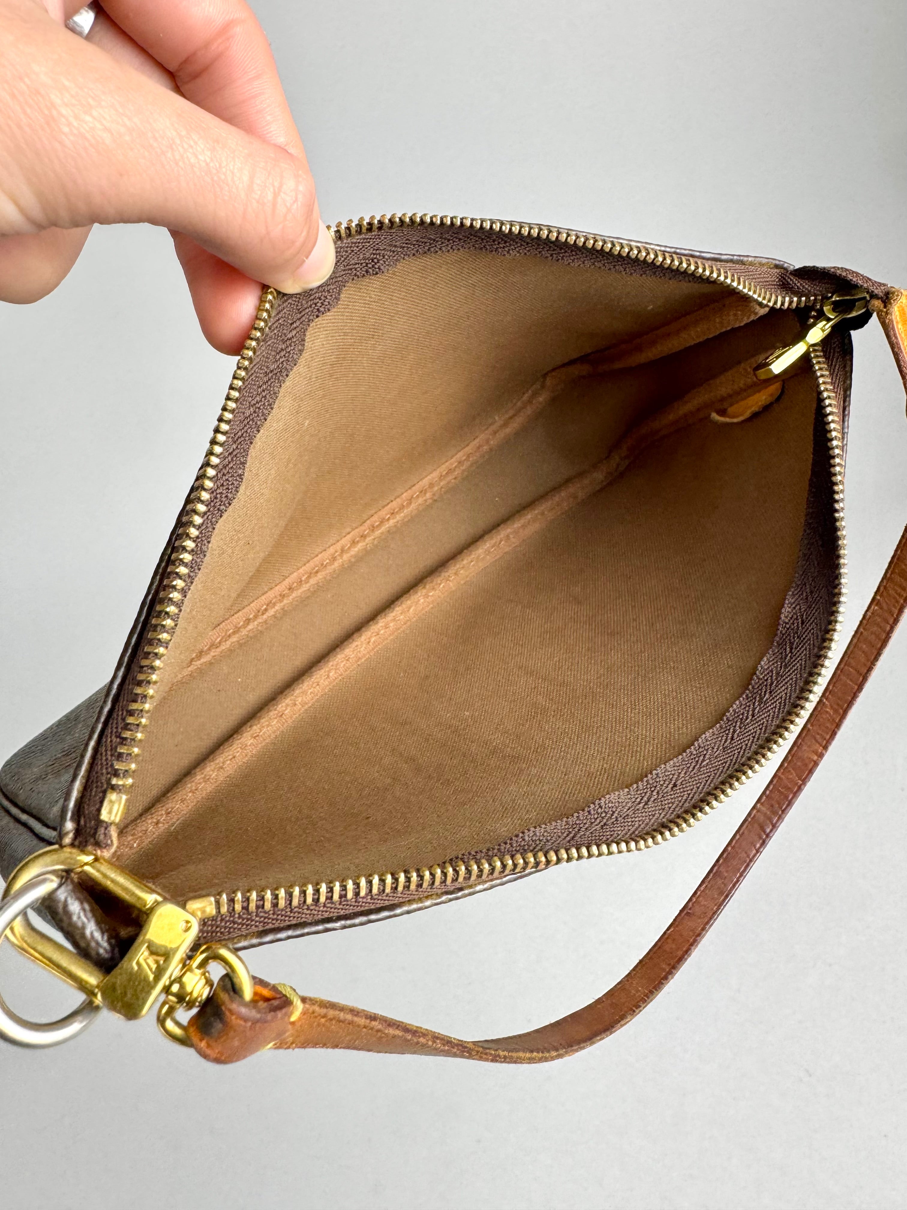Louis Vuitton Pochette Monogram