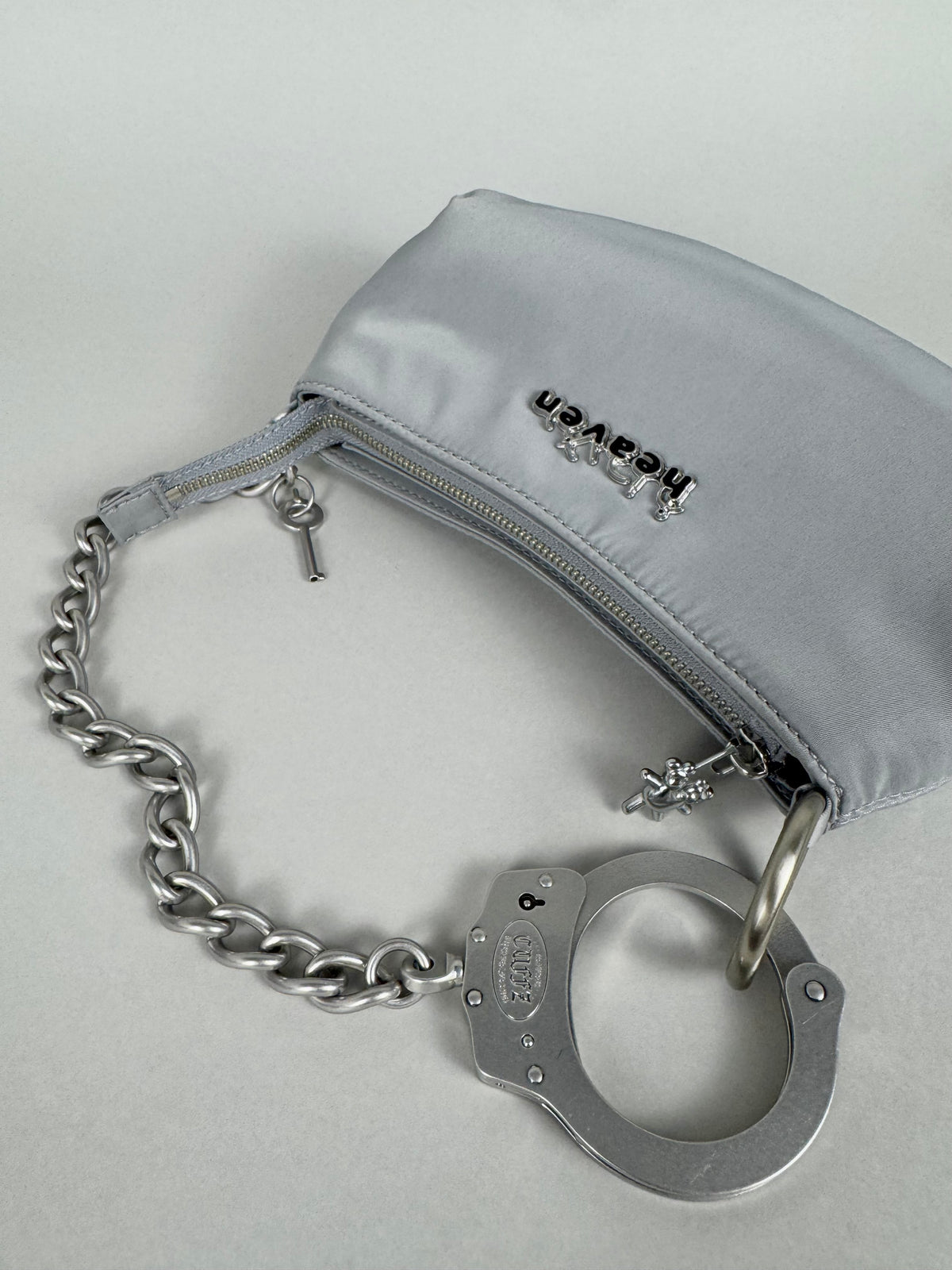 Cuffz by Linz X Marc Jacobs Heaven Pochette