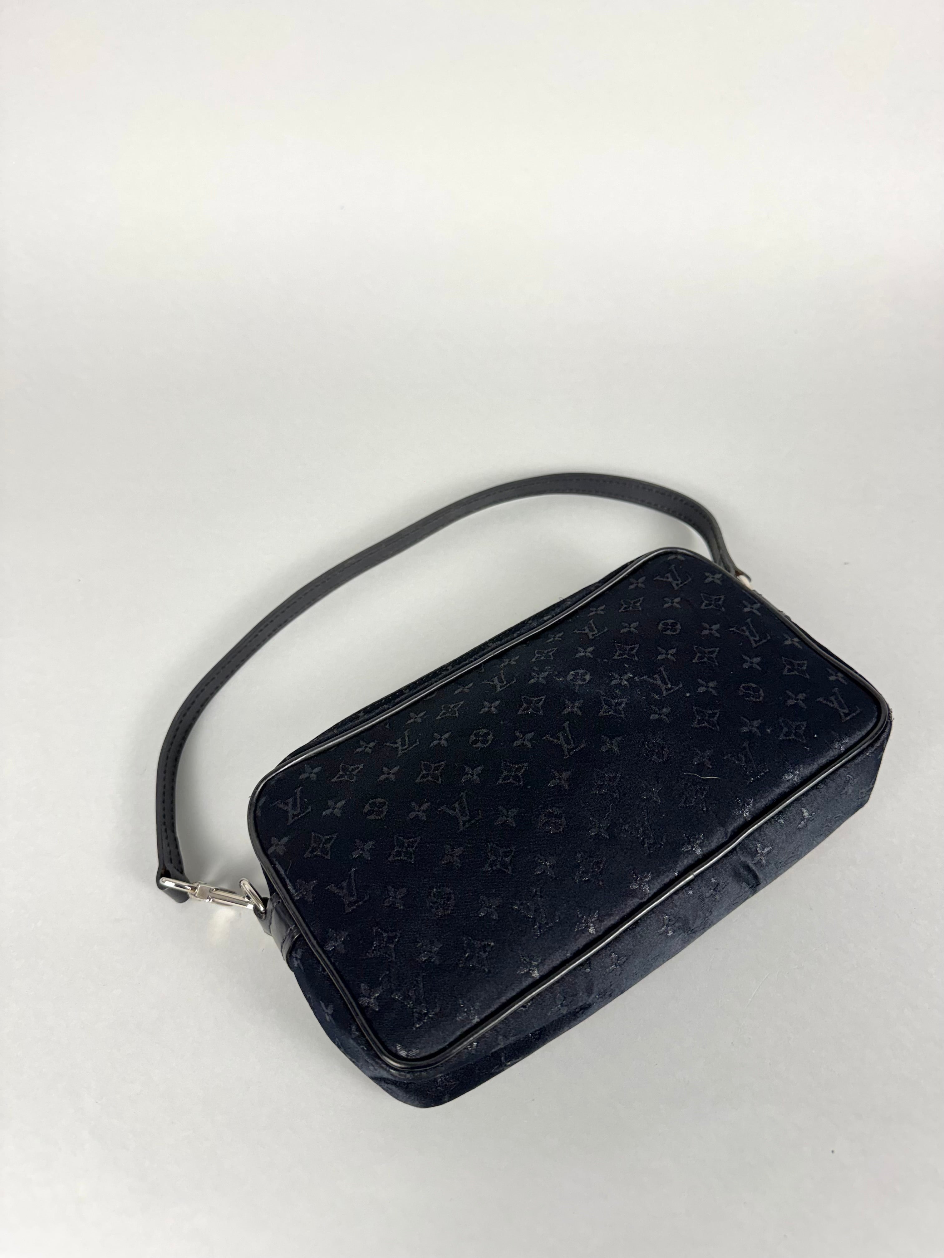 Louis Vuitton Conte de Fées Pochette
