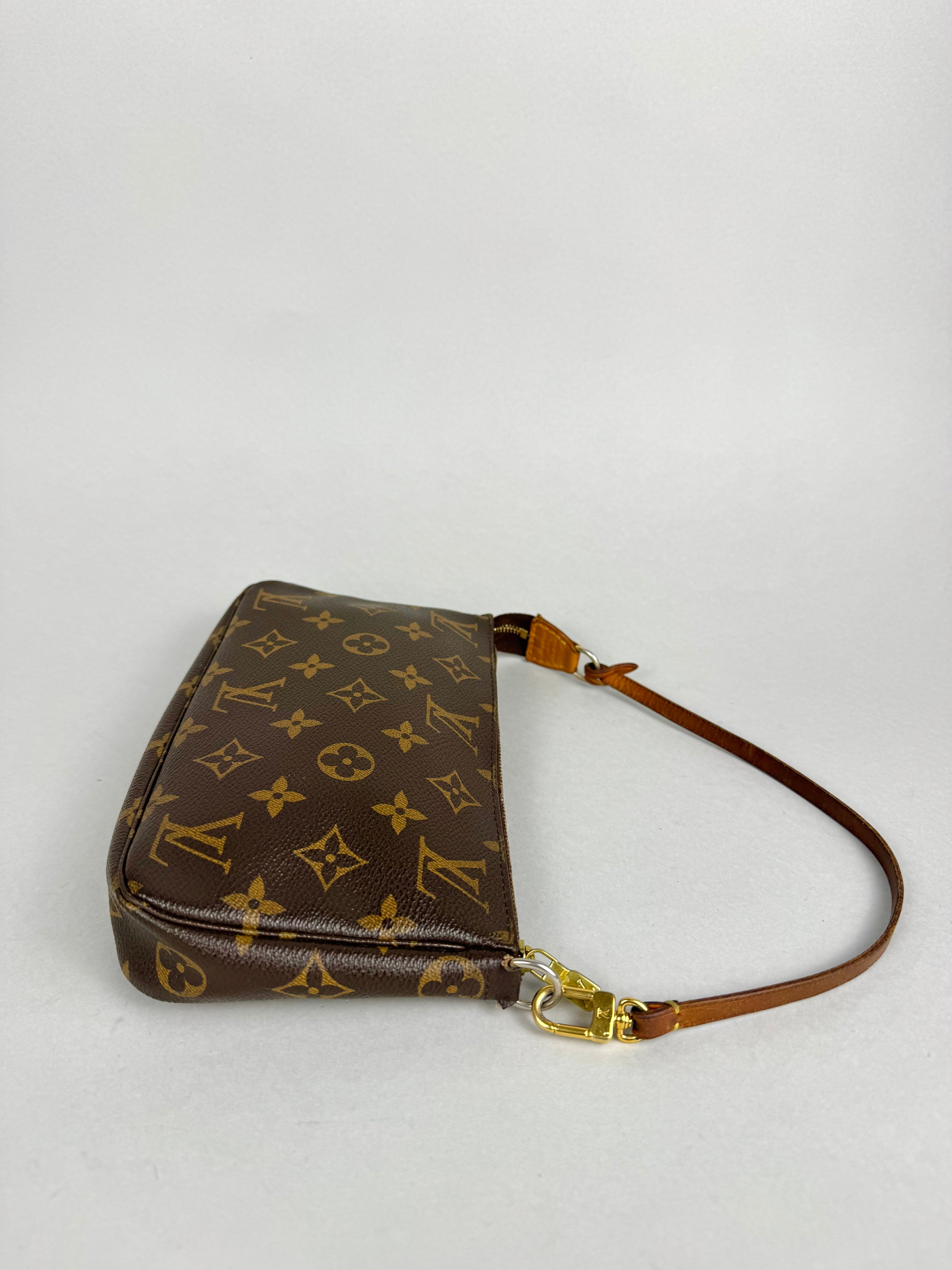 Louis Vuitton Pochette Monogram
